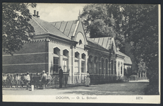 17689 Gezicht op de Openbare Lagere School aan de Schoollaan te Doorn.